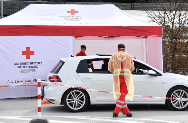 Coronavirus: Rotes Kreuz Salzburg baut "Drive-in"-Teststation auf