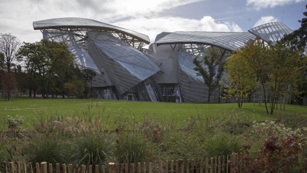 Gehrys "Glaswolke" in Paris eröffnet