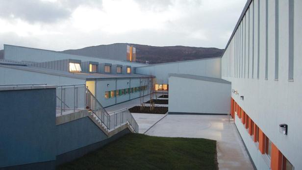 Die perfekt durchdachte Loreto Community School in Milford, Irland, S_Loreto_2-1024x576