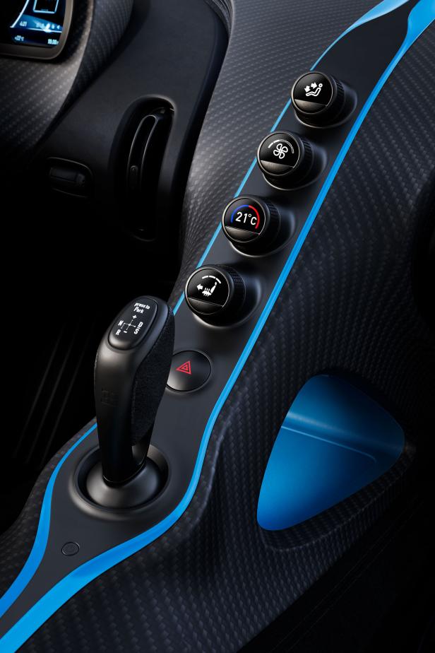 16_chiron-pur-sport_interior-3.jpg