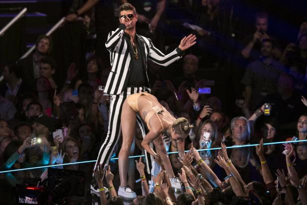 Sängerin Miley Cyrus zog einst vier Strumpfhosen übereinander an