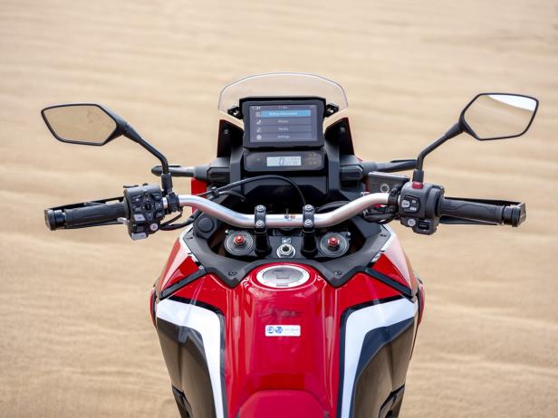 189408_20ym_africa_twin_handlebar.jpg