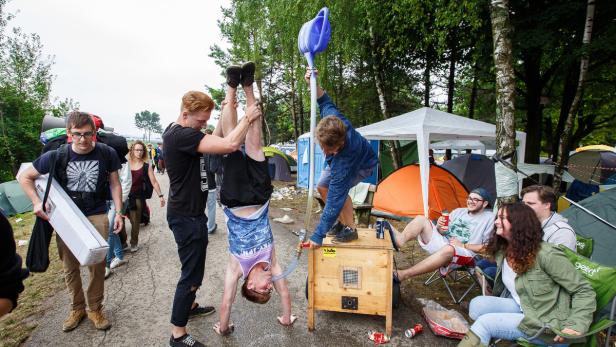 Frequency: Zum Start wurde im Gatsch gefeiert