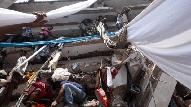 100 Tote bei Einsturz von Textilfabrik