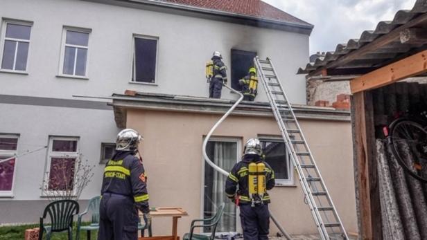 Feuerwehr Neunkirchen rettete Mann vor Wohnungsbrand