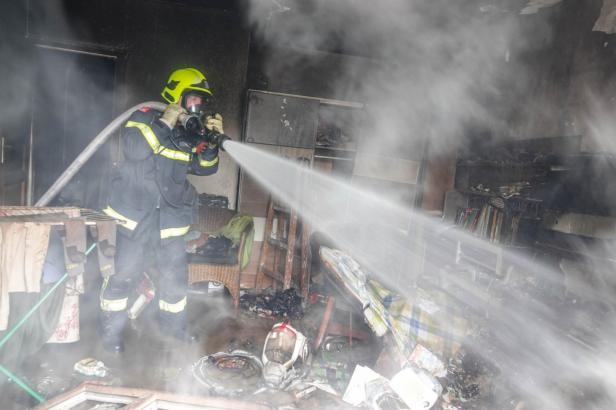 Feuerwehr Neunkirchen rettete Mann vor Wohnungsbrand