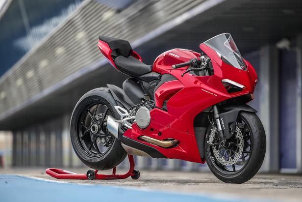 ducati_panigale_v2_09_uc104763_low.jpg