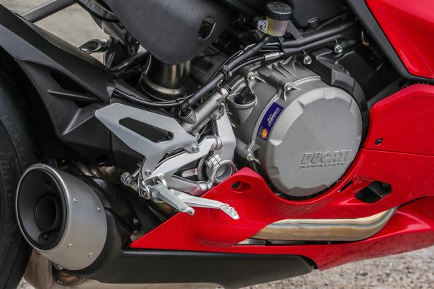 ducati_panigale_v2_83_uc104747_low.jpg