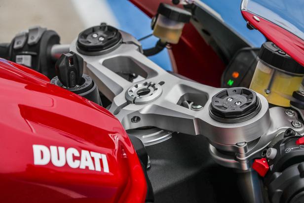 ducati_panigale_v2_87_uc104752_low.jpg