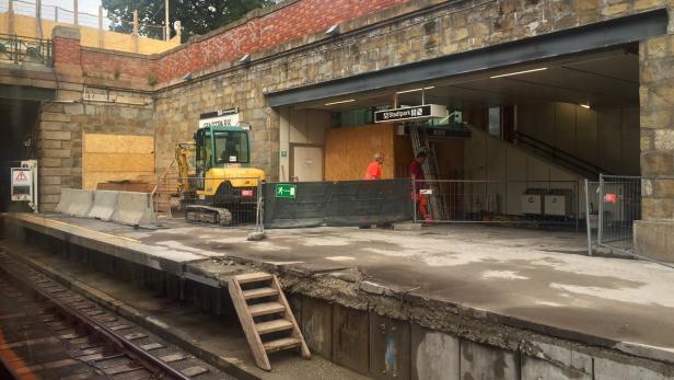 Bauarbeiten an einem Bahnsteig am S-Bahnhof Stadtpark in Stuttgart.