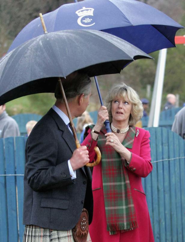 Liebe mit Hindernissen: Charles und Camilla feiern 15. Hochzeitstag