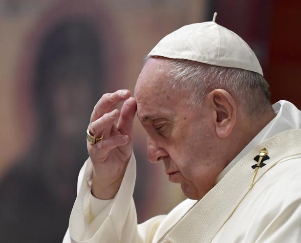 Papst feierte Gründonnerstag ohne Fußwaschung im leeren Petersdom