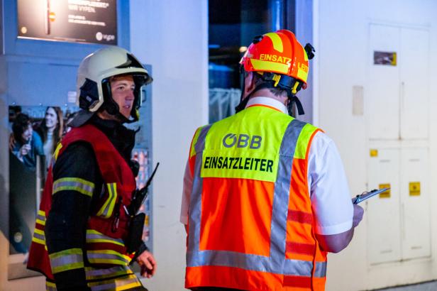 Bahnhof Bad Vöslau in Flammen, vier Personen evakuiert