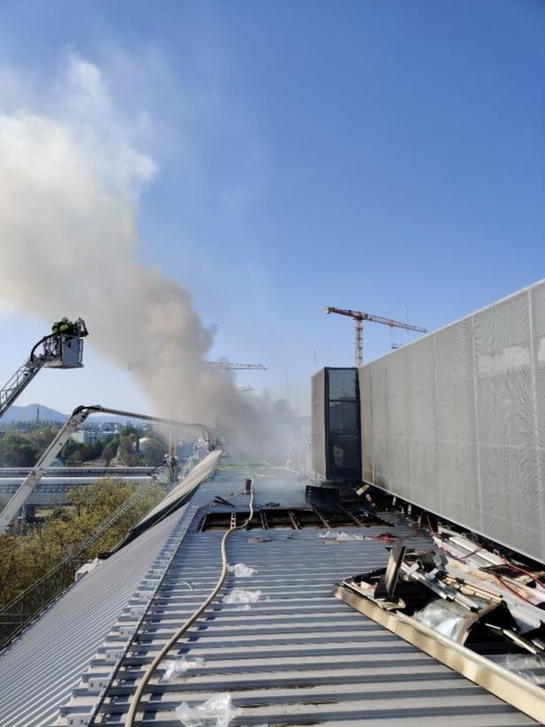 Dachbrand im Wiener Donauzentrum nach Stunden unter Kontrolle
