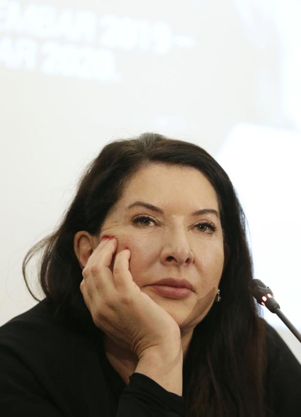 Künstlerin Marina Abramovic wehrt sich gegen Verschwörungstheorien