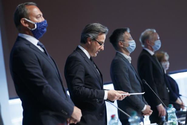Politik in der Corona-Krise: Ohne Maske geht es nicht