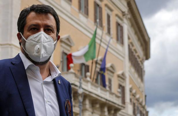 Dolce Vita mit angezogener Bremse: Italiens langsame Rückkehr