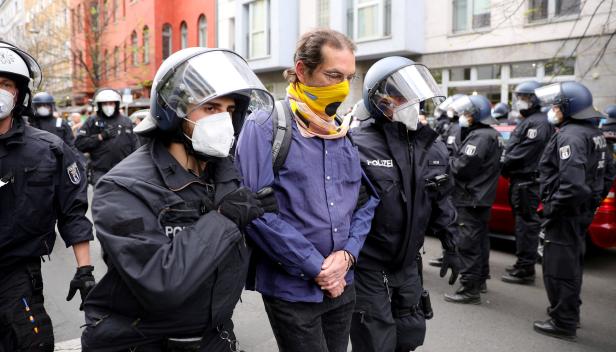 Berlin: 1000 Menschen bei illegaler Demo gegen Corona-Verbote