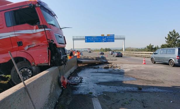 Schwerer Verkehrsunfall auf der A2 bei Wiener Neustadt