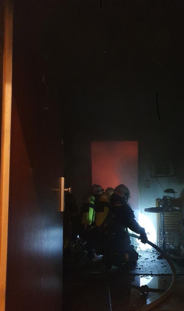 Wohnungsbrand in Wien: Bewohnerin rettete sich ins Stiegenhaus