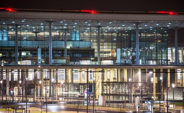 9 Jahre zu spät: Berlins Pannenflughafen erhält grünes Licht