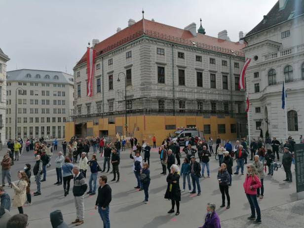 Demo-Tag in Wien: Etwa 300 Masken-Gegner vor dem BKA