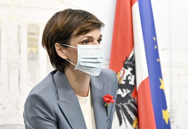 Ärzte-Präsident Szekeres für neue generelle Maskenpflicht