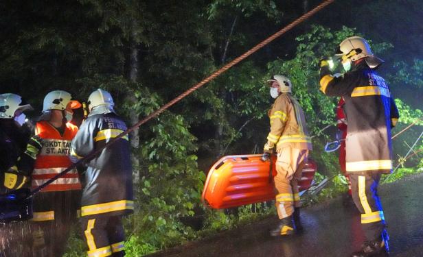 89-Jähriger stürzte mit Geländewagen 25 Meter ab