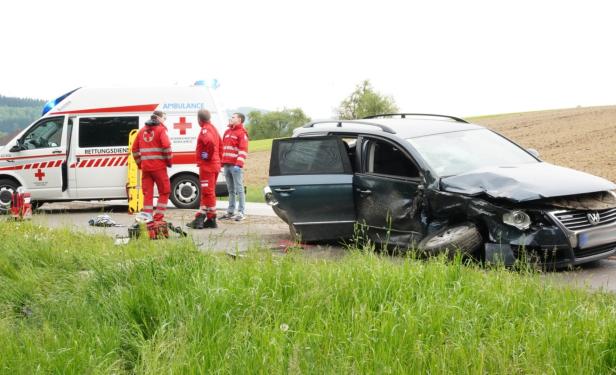 Crash auf Landstraße forderte zwei Verletzte