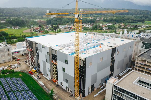 Infineon-Chipfabrik in Villach im Rohbau fertig
