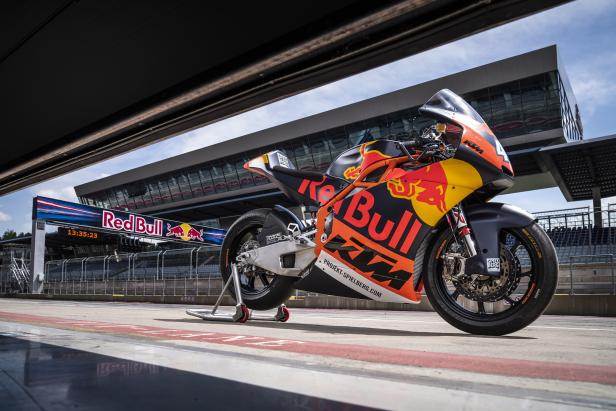 red_bull_ring_moto2_box_c_philip_platzer_red_bull_content_pool.jpg