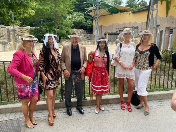 Richard Lugner besuchte mit Streichelzoo Tiergarten Schönbrunn