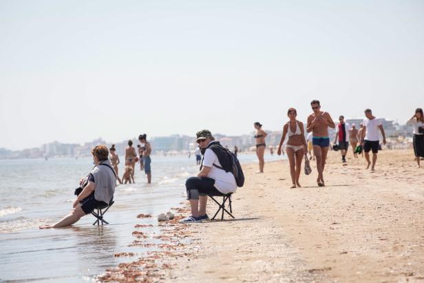 Italiener eröffnen das Strandleben - und hoffen bald auf Gäste