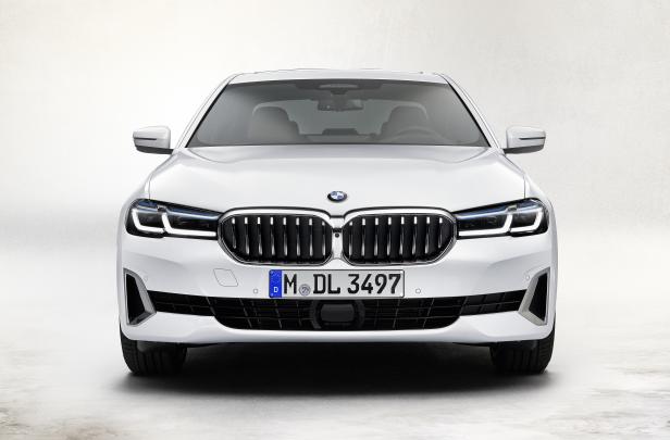 p90389065_highres_the-new-bmw-540i-sed.jpg