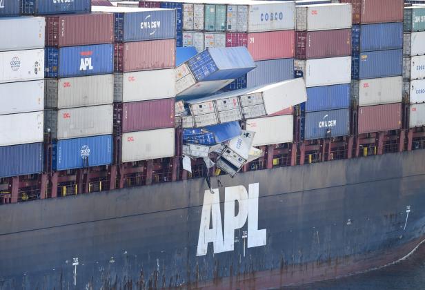 Schiff verlor Container: Tausende Gesichtsmasken in Australien angespült