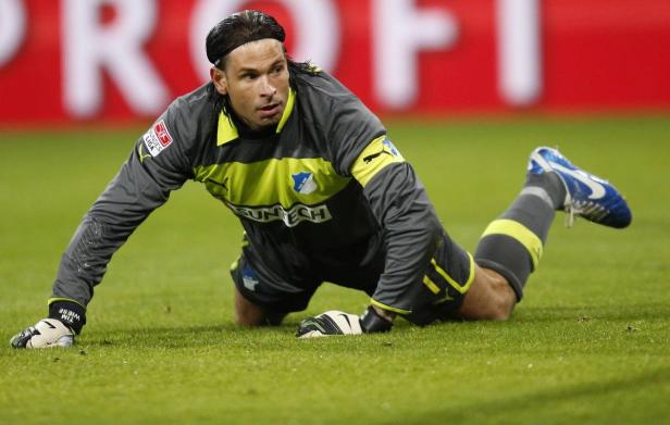 Hoffenheim's goalkeeper Wiese reacts after he fail Torwart Tim Wiese kniet auf dem Rasen.