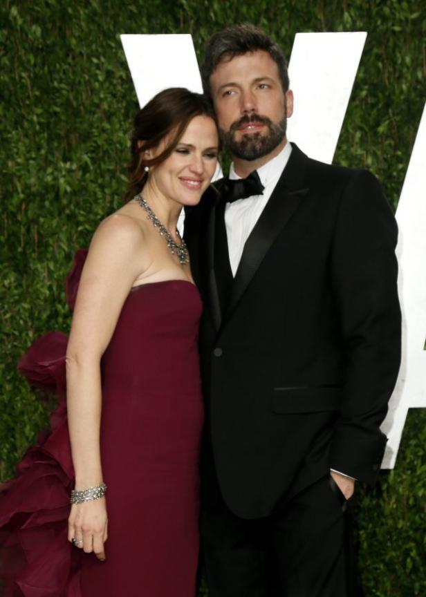 Jennifer Garner und Ben Affleck posieren auf dem roten Teppich.