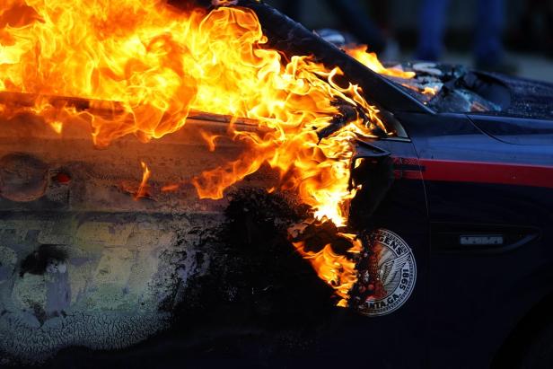 Unruhen in den USA: Leiche neben brennendem Auto entdeckt