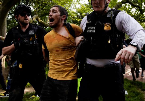 Eskalation in den USA: Demonstrant aus Auto heraus erschossen