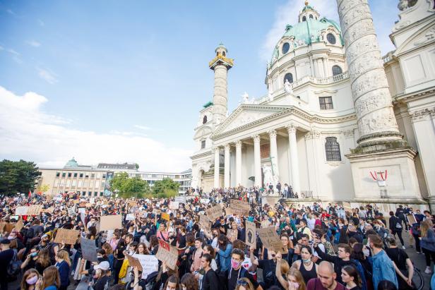 Rund 50.000 Teilnehmer: Großer Zulauf zu Anti-Rassismus-Demo
