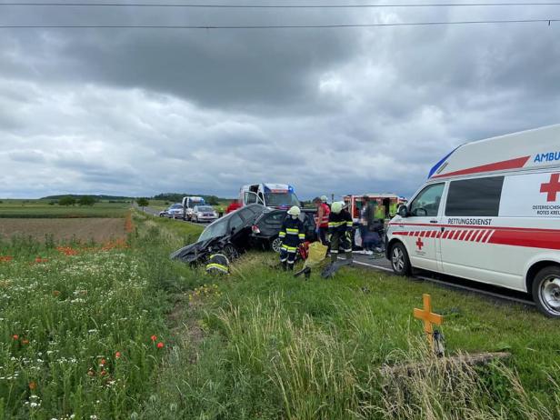 Sechs Verletzte nach Verkehrsunfall auf B303 im Bezirk Hollabrunn