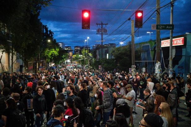 Trump droht mit Eingriff in Proteste in Seattle: "Das ist kein Spiel"