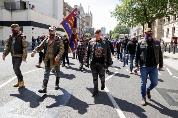 Zusammenstöße zwischen Rechten und Linken in London