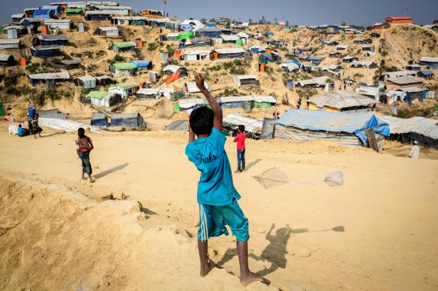 900.000 auf engstem Raum: Corona-Alarm im größten Flüchtlingscamp