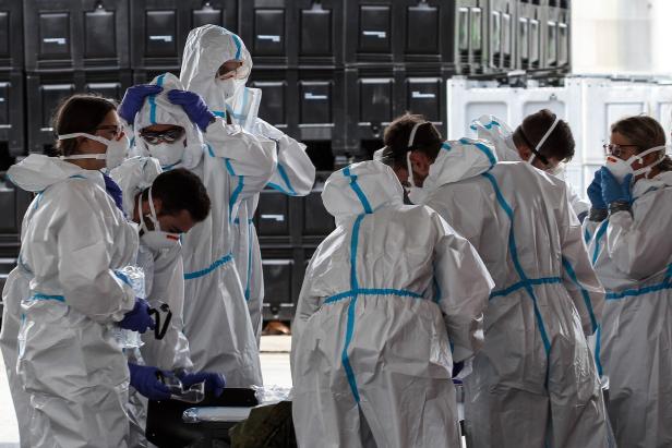 German army helps set up coronavirus testing center at Toennies meat factory