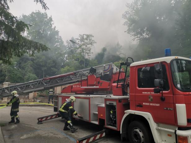 Rauchschwaden in Wr. Neustadt: Unbewohntes Haus brannte