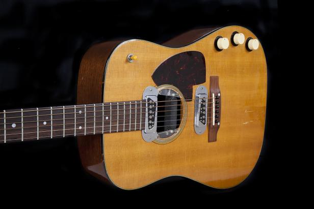 Weltrekord: Kurt-Cobain-Gitarre um 6 Millionen versteigert
