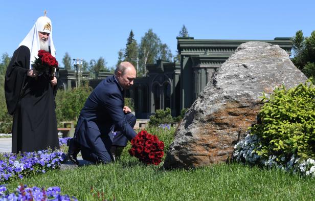 Militärparade in Moskau trotz Corona: Putin befiehlt Virus eine Pause