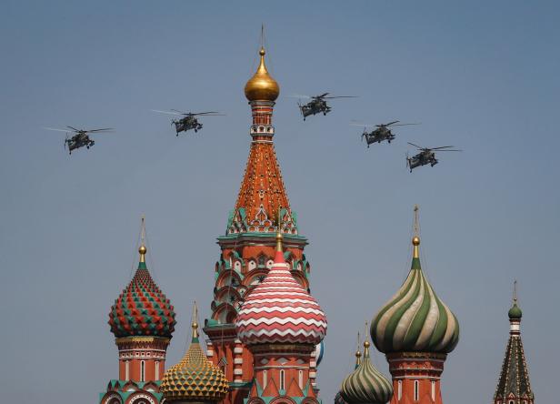 Militärparade in Moskau trotz Corona: Putin befiehlt Virus eine Pause