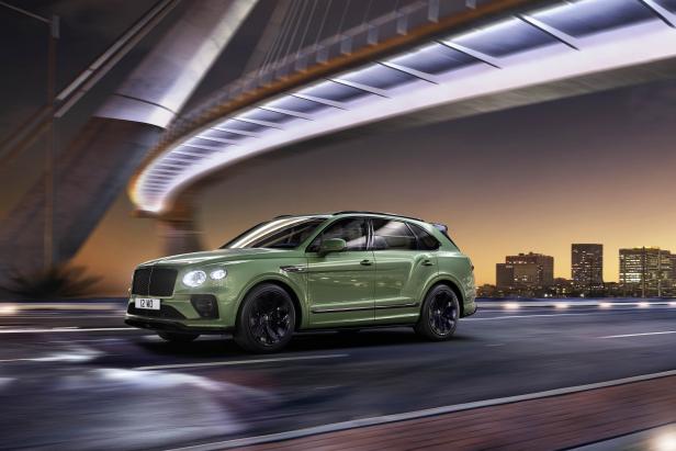 new_bentayga_-_alpine_green_-_3.jpg